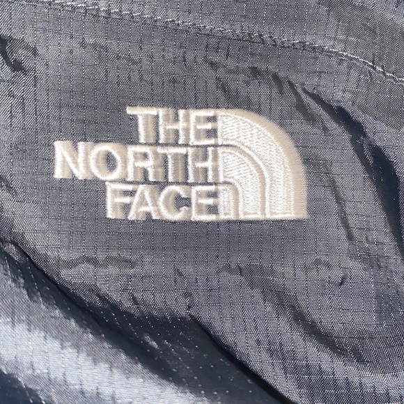 The North Face Windbreaker Zip - Picture 3 of 5